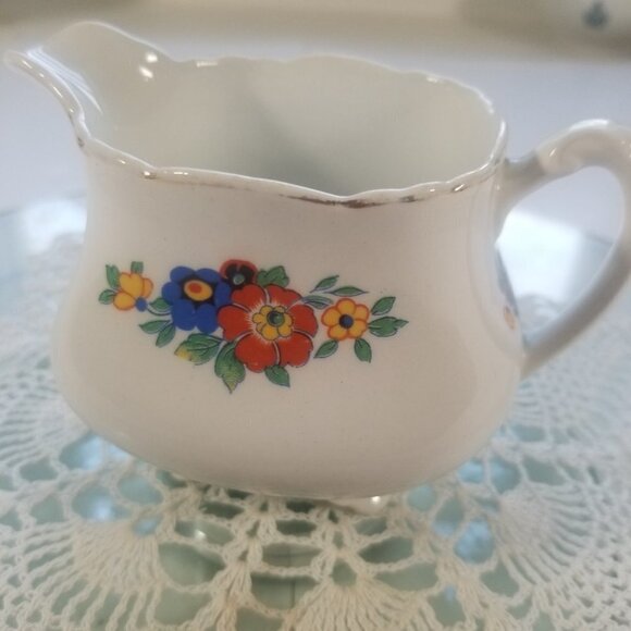 Wedgwood & CO. Footed Creamer Patricia Floral Milk Pitcher Dinnerware - Picture 1 of 14